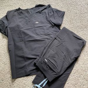 Men’s gray figs scrubs